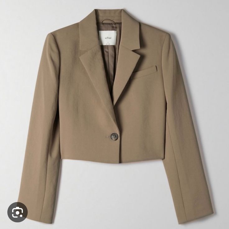 Women's cropped blazer in contemporary design
